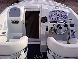 30 Outlaw GPS-boatcockpit.jpg