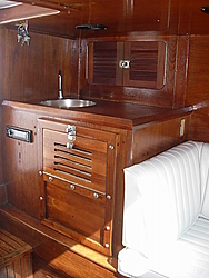 1978 Mistress-boat-interior-motors-004.jpg