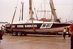 Cigarette 35 Raceboats-gone-bananas-34-small-.jpg