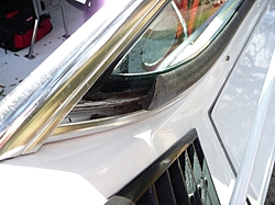 re-setting the windsheild-p1000369s.jpg