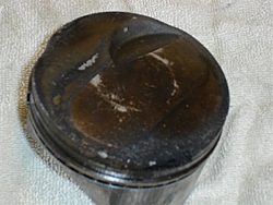 Engine help-damaged-piston-2007-starboard-motor-004-medium-.jpg