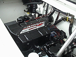 Pics of my new (to me) Fountain 27 Fever-engine.jpg