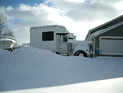 I think I need a bigger Truck!-snow-001.jpg