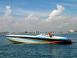 Miami Boat Show Fun Run - Montys --saber.jpg