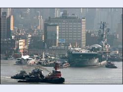 Intrepid stuck in MUD Hudson River-20061106154409990018.gif