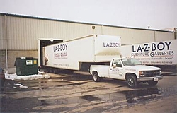 You Ford guys will like this pic...okay, Chevy too!!-lazboy-chevy-trailer2.jpg