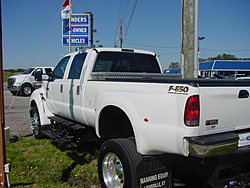 looking for a 38-47ft Vee-f550-f650-020.jpg
