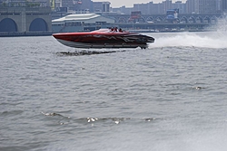 New 41 OuterLimits was 3rd boat to the bridge in NYC-2008_nycpr216.jpg