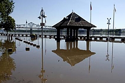 Illinois River Closed!-peo_riverfront.jpg