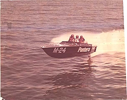 Black Boats-m-24-bacardi-race-1977.jpg