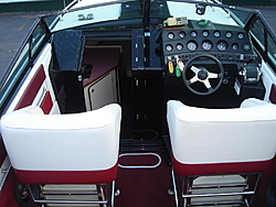 Chapparell 2850 Twin 350's-seats.jpg