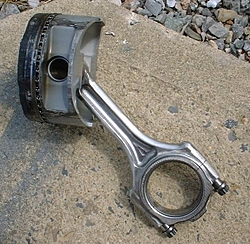 Anyone recognize these connecting rods ?-dscf0001cut.jpg