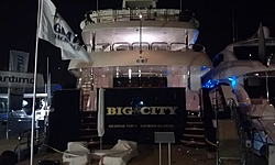 Some night shots of the yachts and wide body at Miami boat show 2013-imag0577.jpg