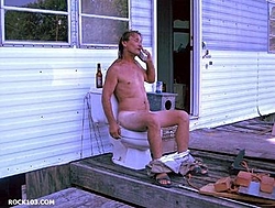 Show us your toilet....-redneck.jpg