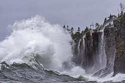 29.8' wave a record for Great Lakes-sup.jpg