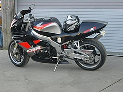 How many people here have Bikes?-900rr.jpg