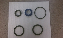 Steering Rams Rebuild-seals.jpg