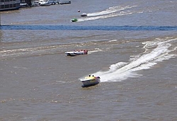 Great shots from the Cincinnati Offshore Grand Prix June 20th, 2004-good-shot-4-boats.jpg