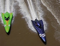 Great shots from the Cincinnati Offshore Grand Prix June 20th, 2004-batboat-battle-top-view.jpg