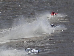 Great shots from the Cincinnati Offshore Grand Prix June 20th, 2004-hydro-battle.jpg