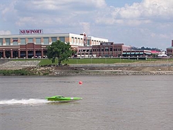 Great shots from the Cincinnati Offshore Grand Prix June 20th, 2004-green-batboat-newport.jpg