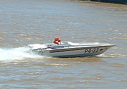 Great shots from the Cincinnati Offshore Grand Prix June 20th, 2004-zoom-cinci.jpg