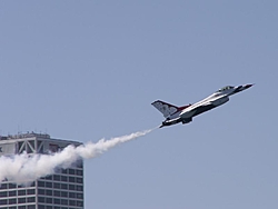 Milwaukee Air Show 7-15/16-smoke.jpg