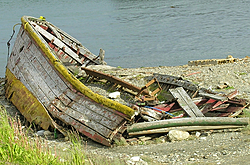 wrecked pantera-wrecked-boat.jpg