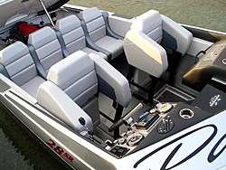 Pantera 28' with large windshield-004.jpg