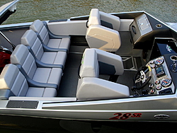 Pantera 28' with large windshield-003.jpg