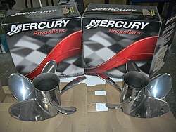 two pair of mercury maximus props 26p &amp;28p-maximus-005.jpg