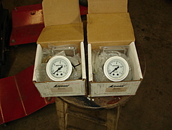 water pressure gauges  pair-liv-1.jpg