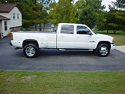 New GMC with 19.5's-right-side-small-oso.jpg